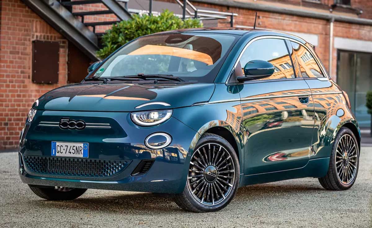 Fiat 500e: Líder na categoria de veículos urbanos elétricos em 2023