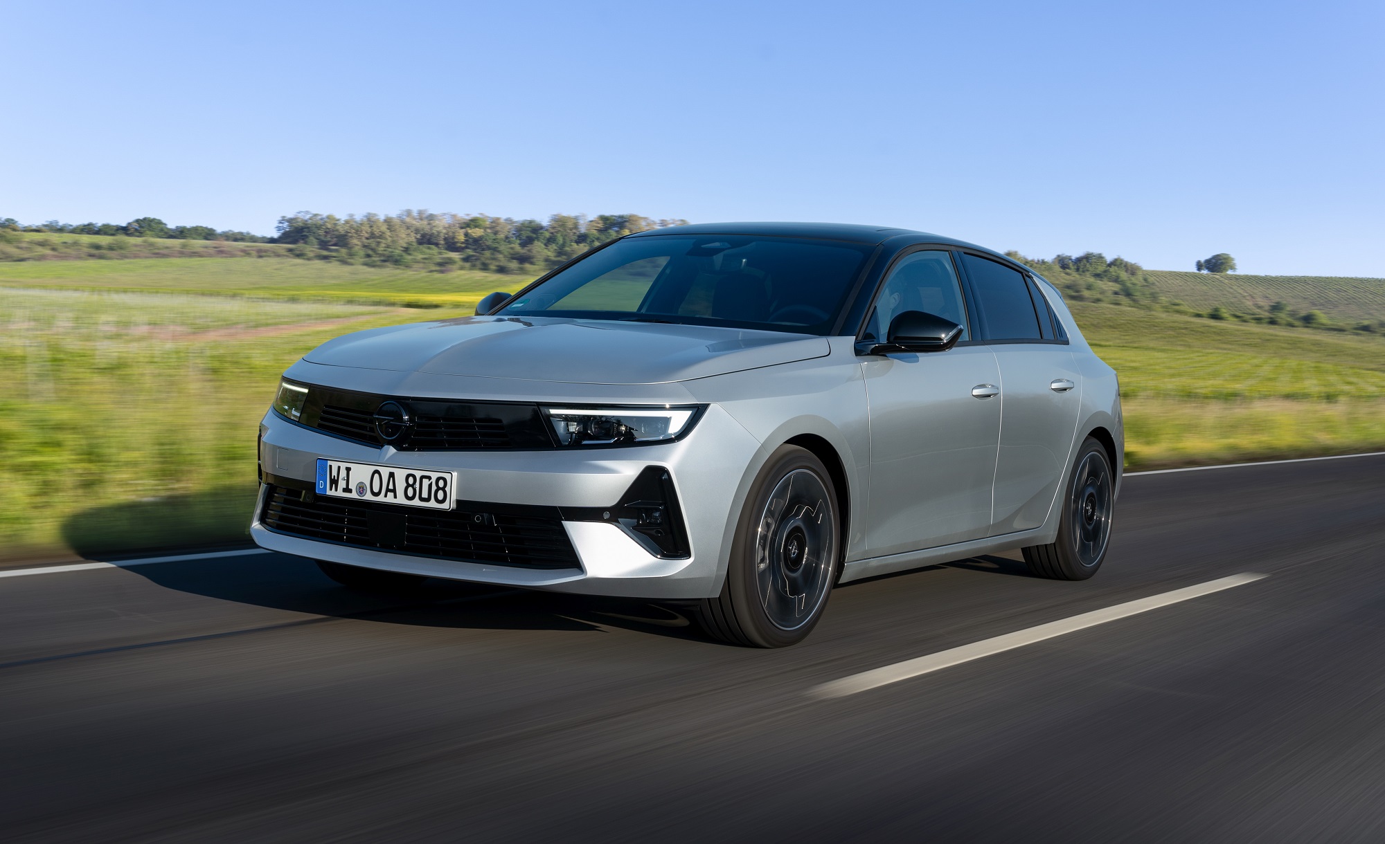 O bestseller Opel Astra agora disponível com tecnologia híbrida de 48 Volts