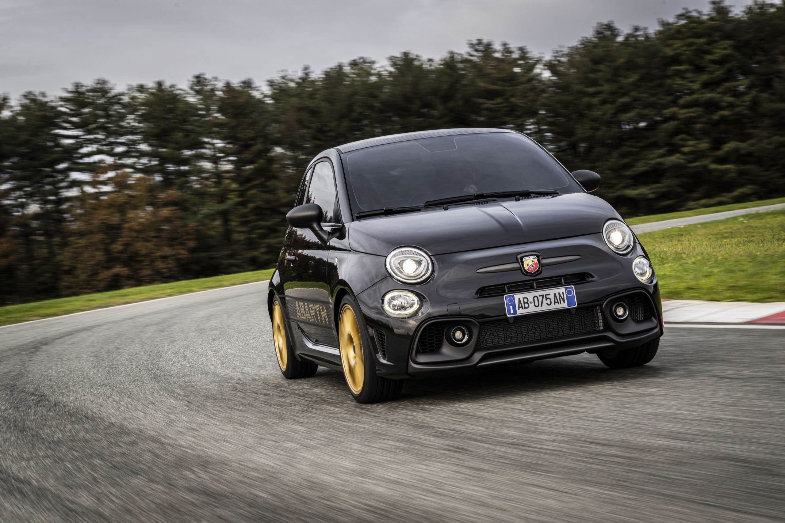 Abarth 695 75° Anniversario é a estrela principal da exposição Heritage Hub